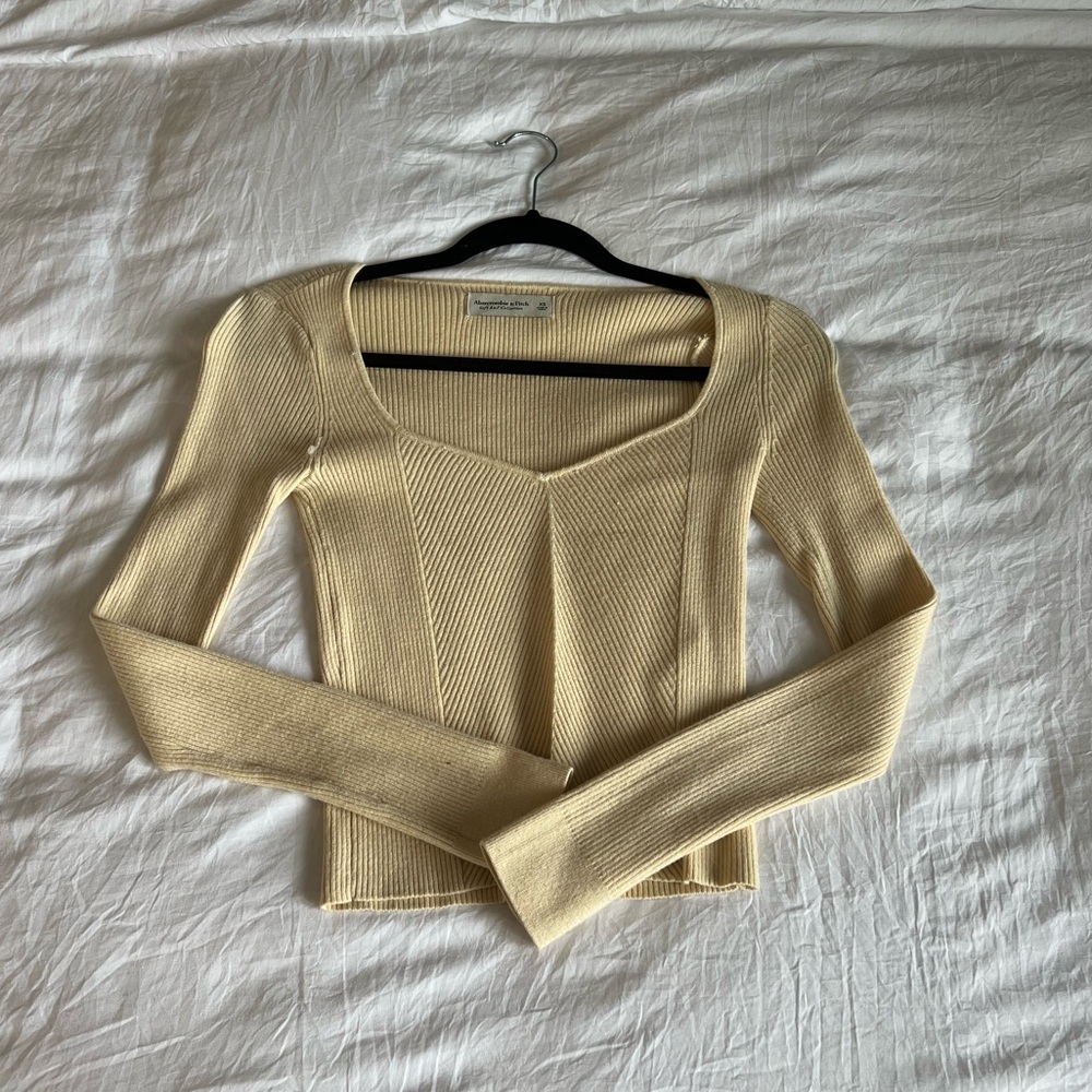 Abercrombie Women’s Tan Sweater